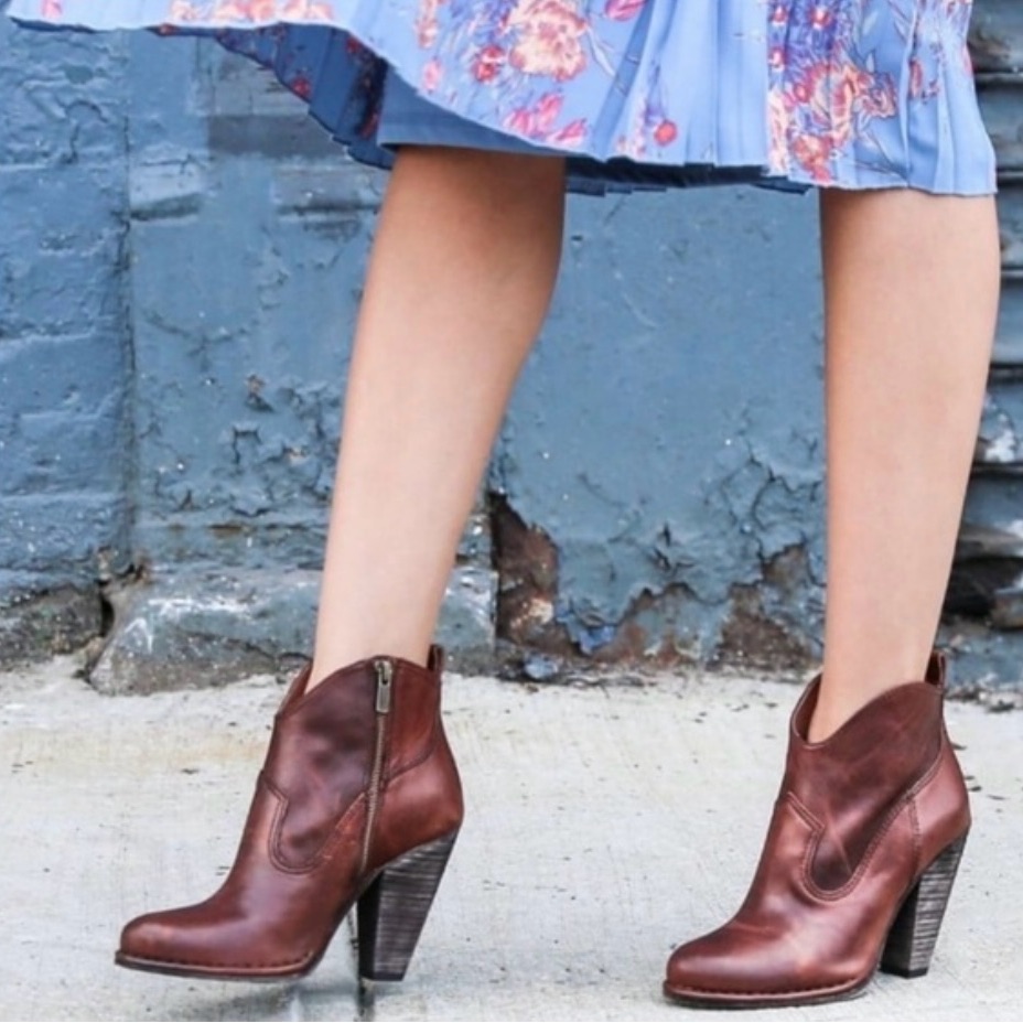 Frye Madeline Side-Zip Booties (Merlot, Size 6)